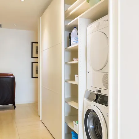 דירה B סיטגס